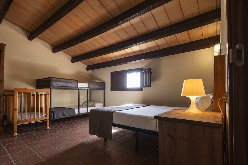 Fantástica casa completa \"Mas Serra\" para 20-28 personas in Fornells de la Selva, Gironés