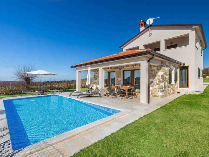 Ferienhaus für 8 Personen, mit Pool und Garten sowie Terrasse