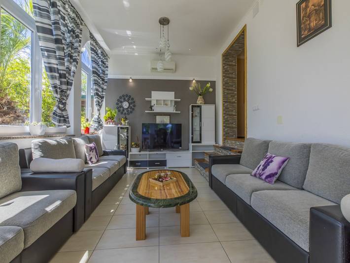 Villa für 12 Personen, mit Kinderpool und Pool sowie Garten, mit Haustier in Crikvenica
