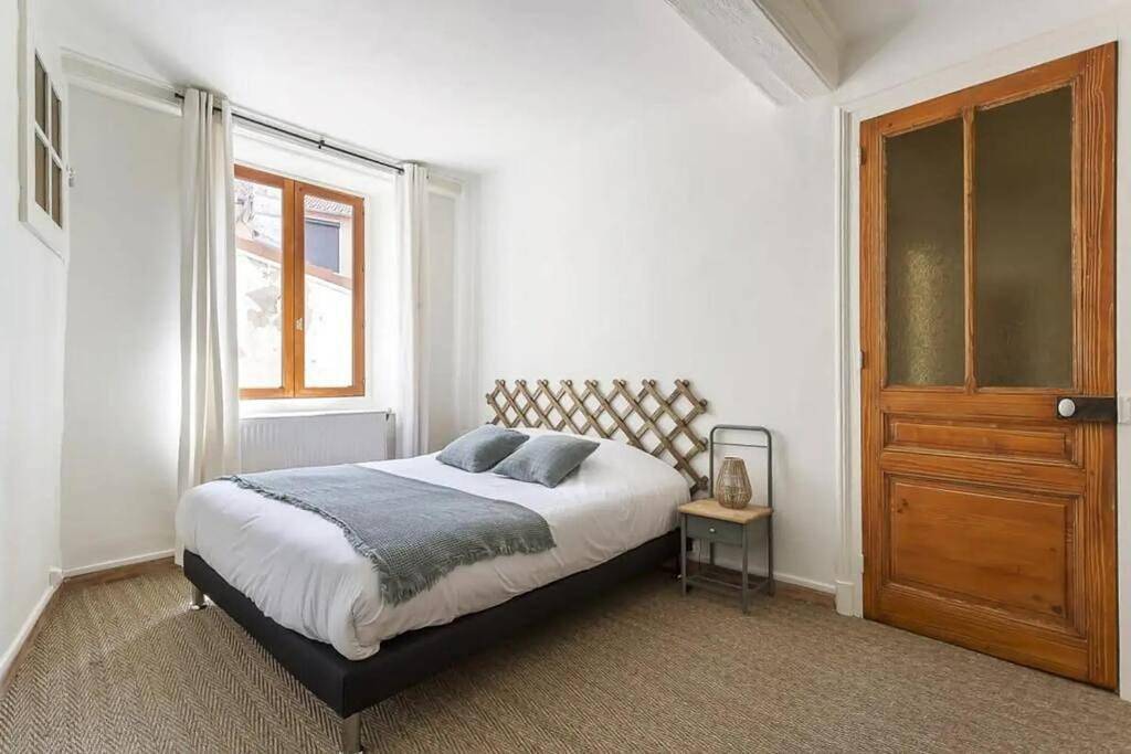 Appartement entier, One-Bedroom Apartment in Sainte-Foy-lès-Lyon, Lyon et ses environs