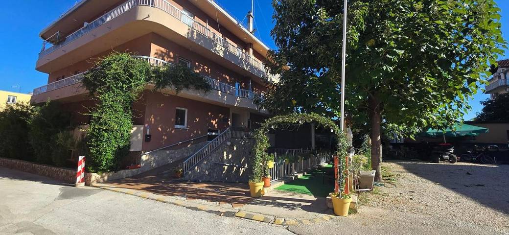 Appart’hôtel pour 2 personnes, avec vue et jardin, animaux acceptés