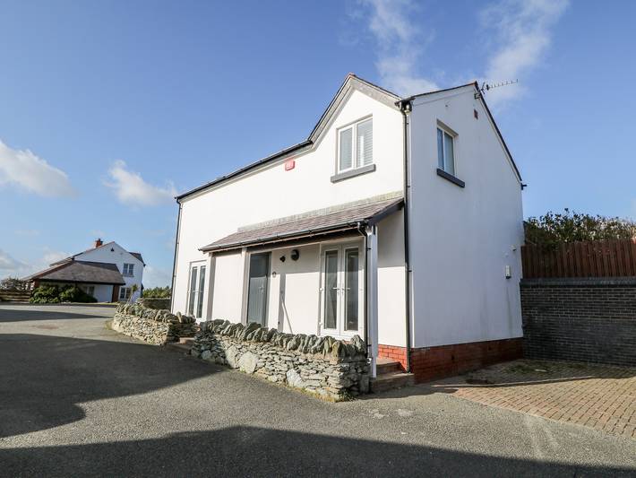 Cottage for 8 people, with Garden in Trearddur Bay