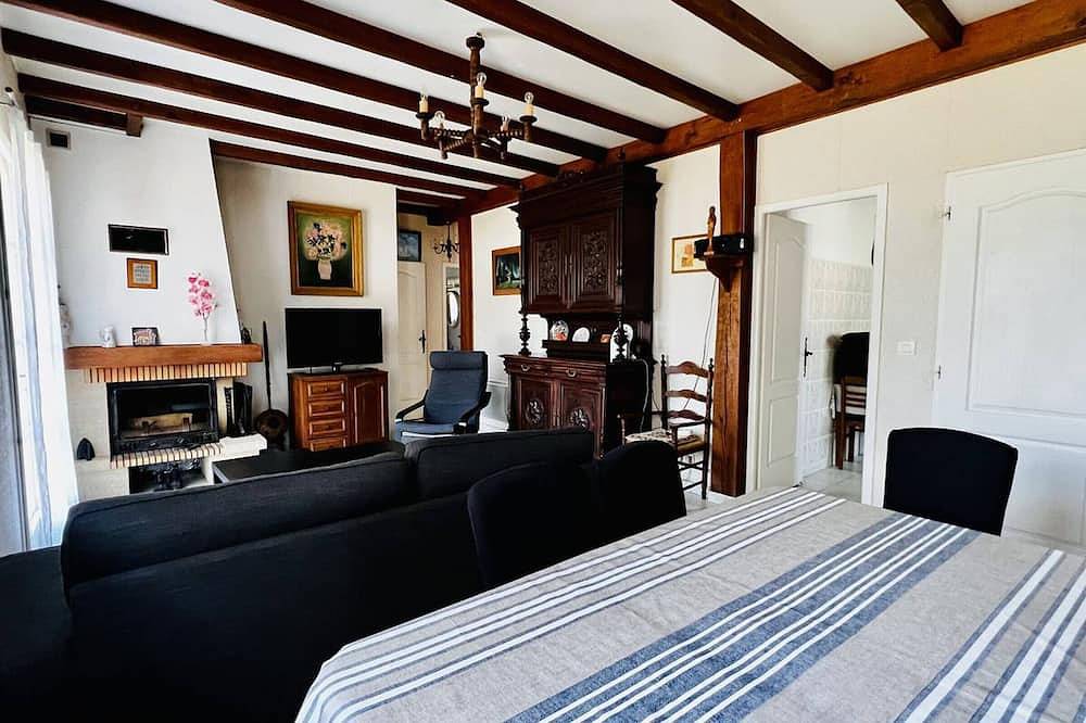 Authentisches Ferienhaus in Espelette: 4 Zimmer, 5 Erw. + 2 Kinder, Internet, Garten, Haustiere erlaubt in Espelette, Bayonne und Umgebung