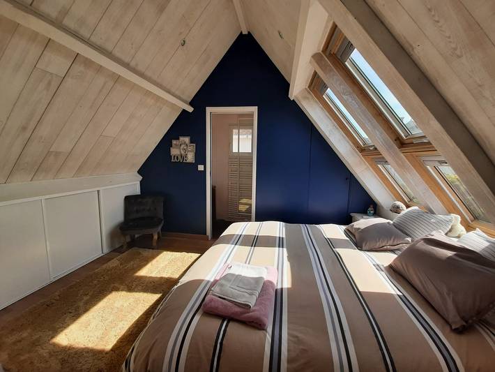 Location de vacances pour 8 personnes, avec jardin et vue ainsi que vue sur l’océan et balcon, adapté aux familles dans Plage Tresmeur - 3