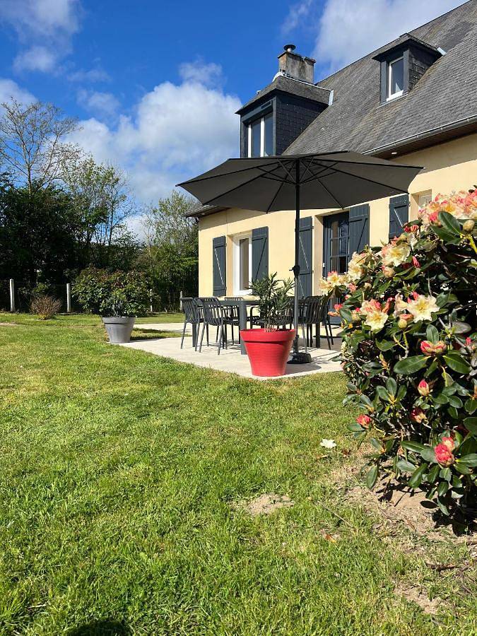 Location de vacances pour 8 personnes, avec jardin et terrasse à Cerisy-Belle-Étoile