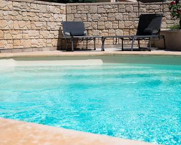 Cottage pour 4 personnes, avec piscine ainsi que jacuzzi et terrasse à Ebersheim