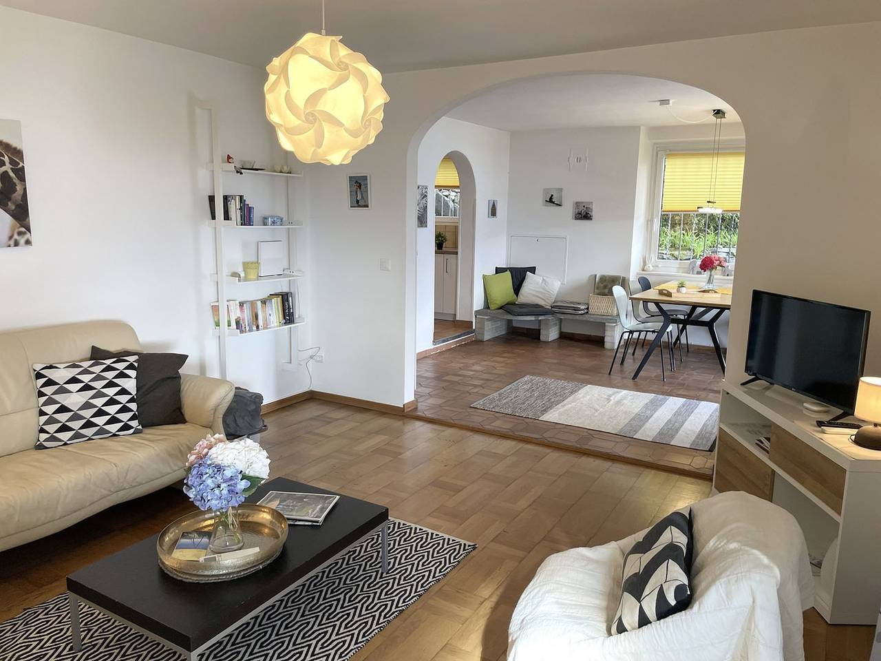 Ganze Wohnung, Sonniges Ferienwohnung mit mediterranem Garten und toller Aussicht in Minusio, Tessiner Alpen