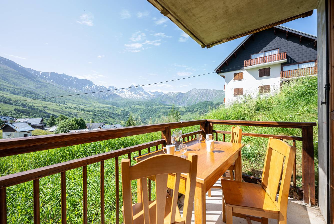 Apartamento entero, Apartamento 'Neptuno' con vistas a la montaña y balcón in Col du Mollard, Albiez-Montrond