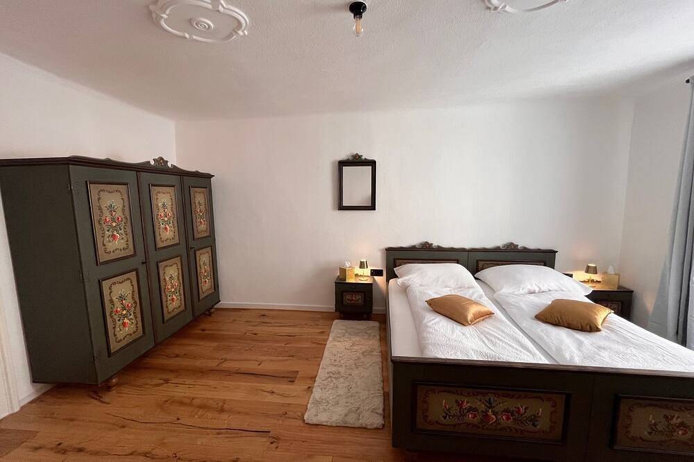 Ganze Wohnung, Moderne Wohnung \"Yellow\" im historischen Zentrum in Wiener Neustadt, Wiener Alpen in Niederösterreich