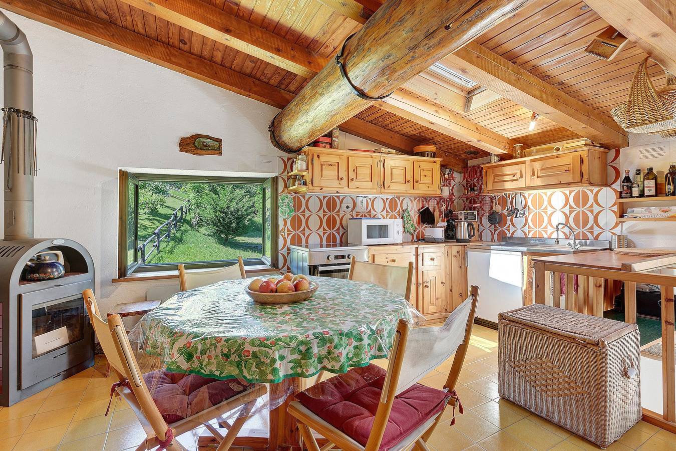 Casa Vacanze 'La Tana Con L'Ermellino' con Vista Montagna, Giardino e Wi-Fi in Tirivel, Comune di Morgex