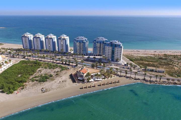 Apartahotel para 4 personas, con Balcón y Terraza además de Jardín y Piscina en Costa Cálida