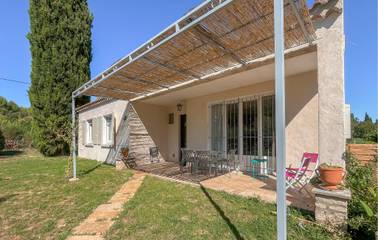 Location de vacances pour 6 personnes, avec terrasse à Fontvieille