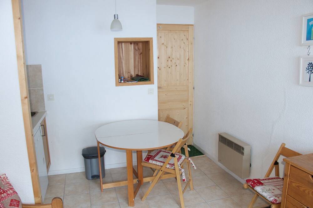 Ganze Wohnung, Le Pralin, Studio-Apartment für 4 Personen, in perfekter Lage bei Aufzügen und Geschäften in Méribel-Mottaret, Les Allues