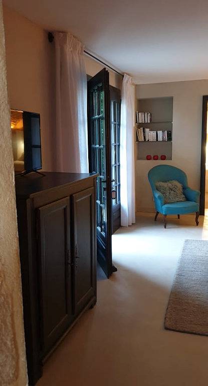 Gîte pour 4 personnes, avec terrasse ainsi que piscine et jardin, animaux acceptés à La Bâtie-Rolland - 3