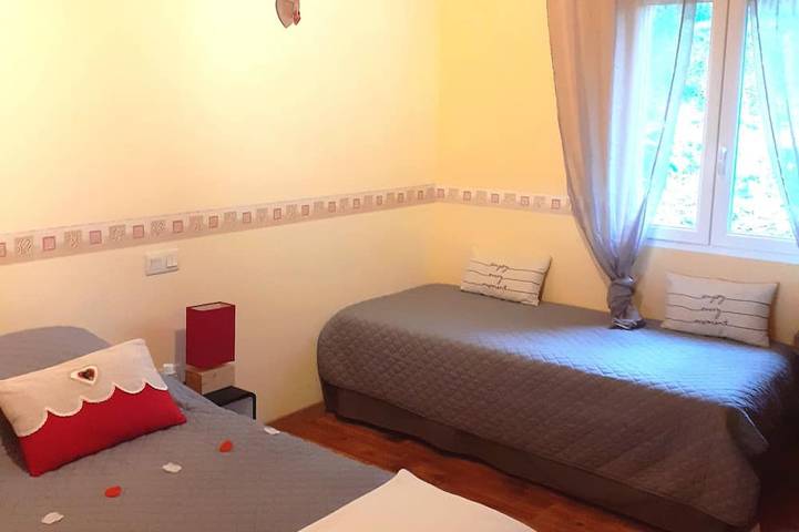 Location de vacances pour 3 personnes, avec terrasse ainsi que jacuzzi et jardin à Peyrusse-Grande - 3