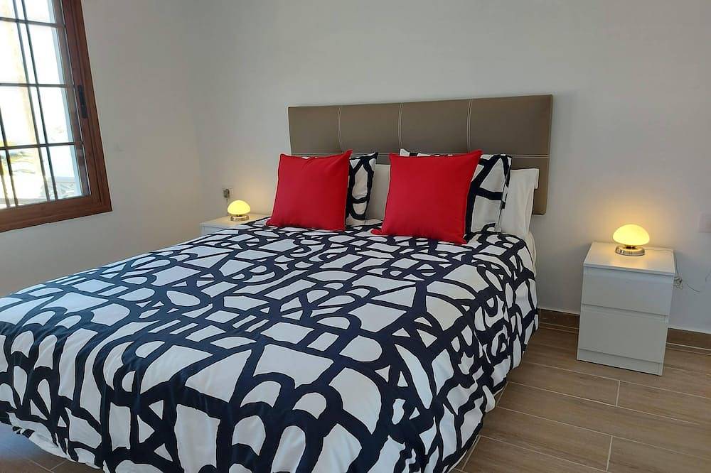 Casa Mercedes: sunset with panoramic views of the sea and the mountains. in Alojera, Vallehermoso