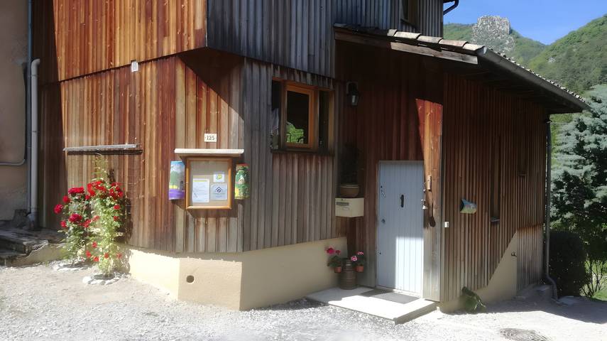 Maison d'hôtes Les Baladins: vista montanha, terraço privado, Wi-Fi, aberta todo o ano in Romeyer, Parc naturel régional du Vercors