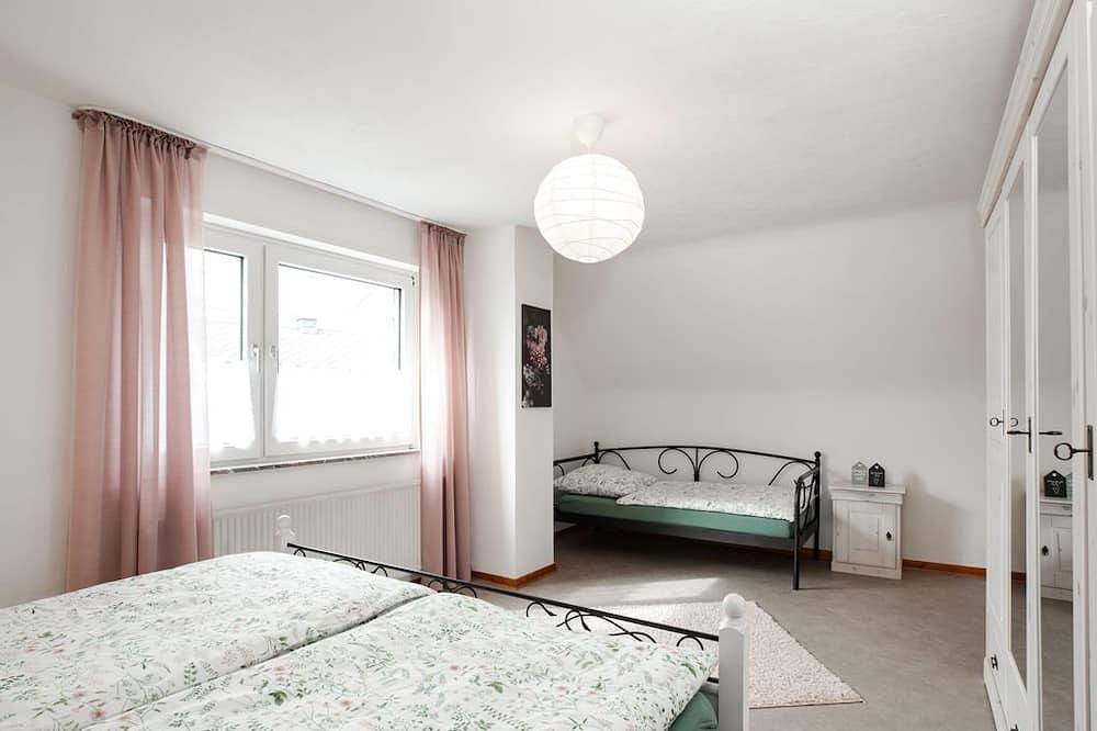 Ganze Wohnung, 8-Bett-Wohnung \"Spatzennest\" - Ferienwohnungen Wengenroth in Westerburg, Westerburg & Umgebung