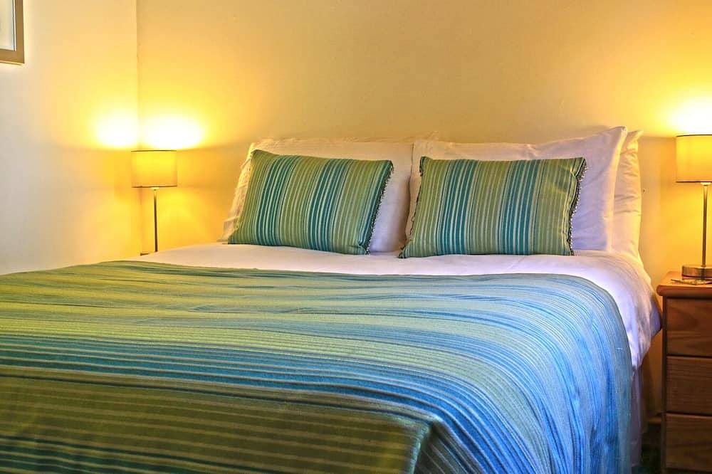 Hideaway Pine Cabin With Great Sea Views In Peaceful Location in Boscastle, Pentire Point - Widemouth