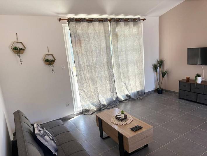 Location de vacances pour 4 personnes, avec Terrasse et Jardin à Arzens