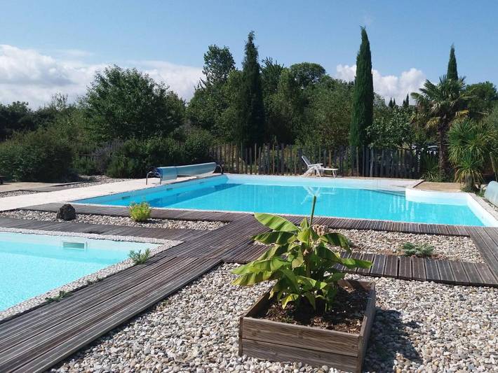Location de vacances pour 2 personnes, avec bassin pour enfant et jardin ainsi que piscine et vue à Livers-Cazelles - 3