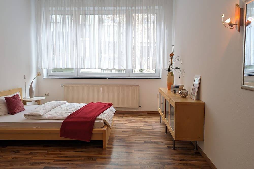 Ganze Wohnung, 4 Schlafzimmer, Küche, großer Wohnbereich,  zentral,  barrierefrei, mit Service in Pforzheim, Nordschwarzwald