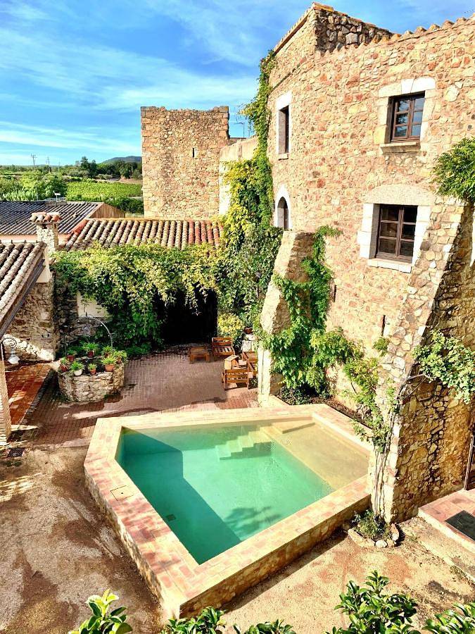 Casa rural para 18 personas, con piscina y vistas además de sauna y jardín en Capmany - 3