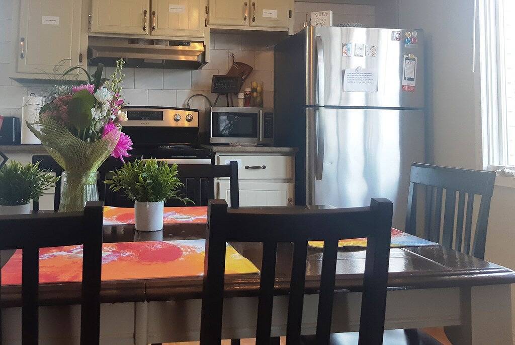 Der gesamte Bungalow von Niagara Falls ist nur wenige Minuten von all dem Abenteuer und Spaß entfernt in Niagara Falls, Niagara Fälle