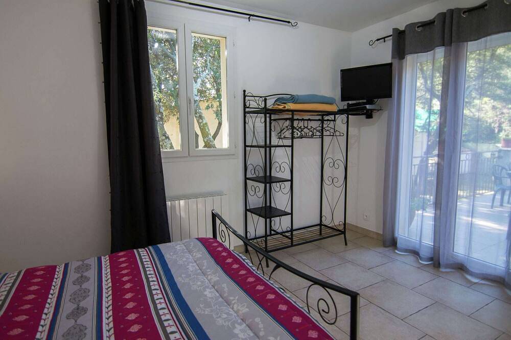 Villa in Lédenon with Private Pool in Lédenon, Nimes region