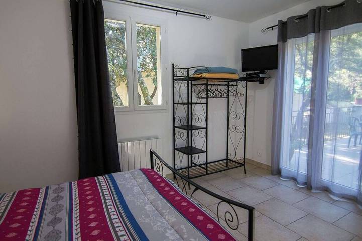 Location de vacances pour 5 personnes, avec piscine ainsi que jardin et terrasse, animaux acceptés à Lédenon - 3