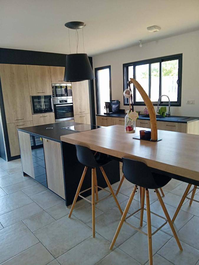Location de vacances pour 7 personnes, avec Terrasse et Jacuzzi ainsi que Jardin et Piscine dans Asnières-sur-Nouère