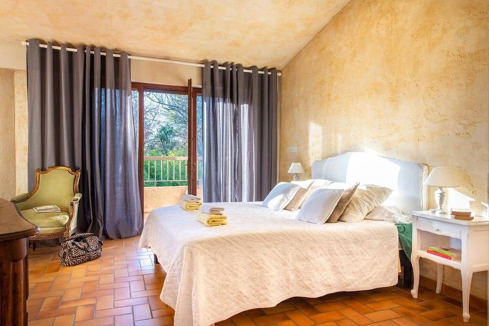 Villa Chesnaie by Villa Plus in Saint-Cézaire-sur-Siagne, Cannes region