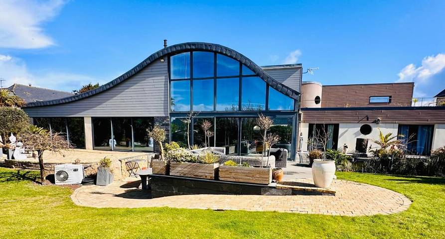 Location de vacances pour 14 personnes, avec piscine et jardin dans Plage Du Billou Santec - 3