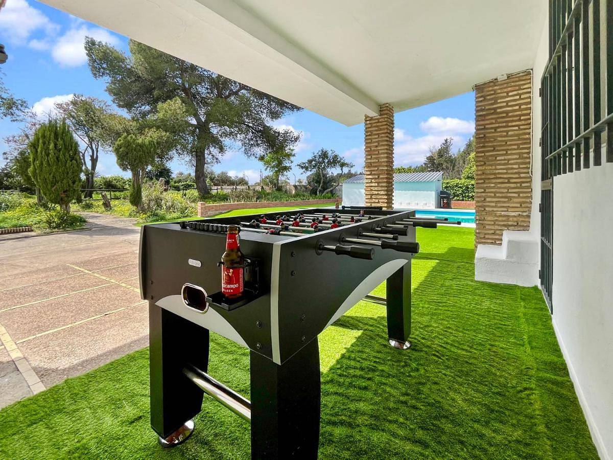Villa San Patricio I Piscina Privada I Jacuzzi Spa I Bbq I Ps5 I Aire Acon I 3000m2 I 5min-Centro in Jerez de la Frontera, Costa de la Luz