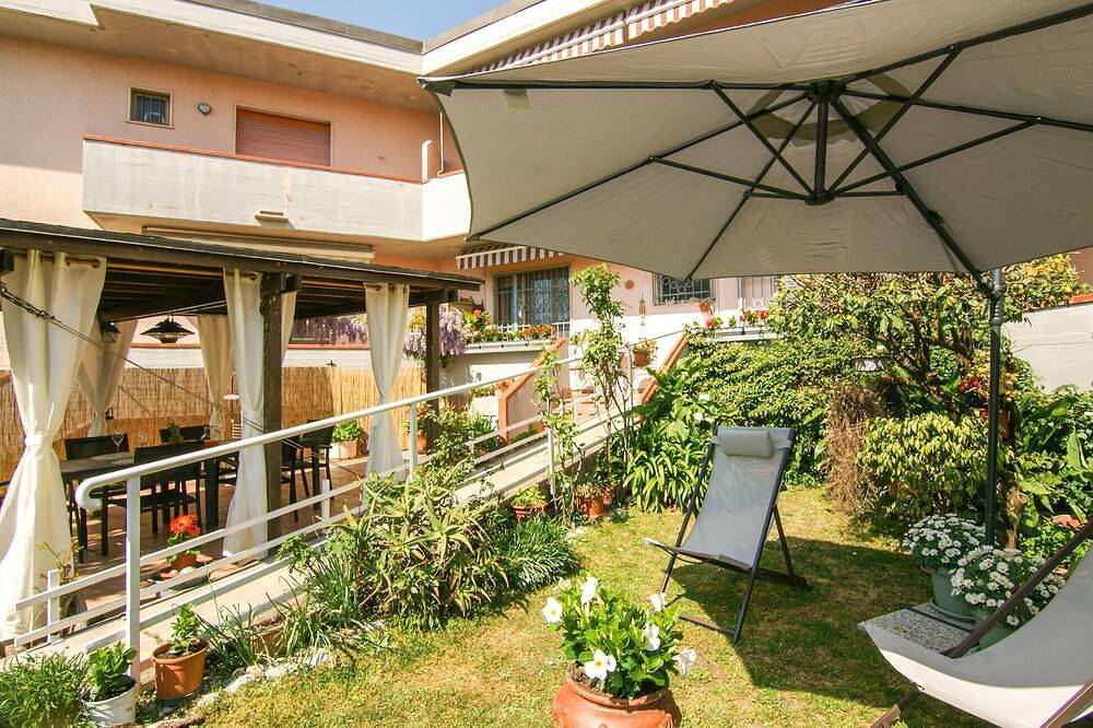 Ganze Wohnung, 2 bedroom gorgeous apartment in Marina di Massa in Massa, Italienische Riviera
