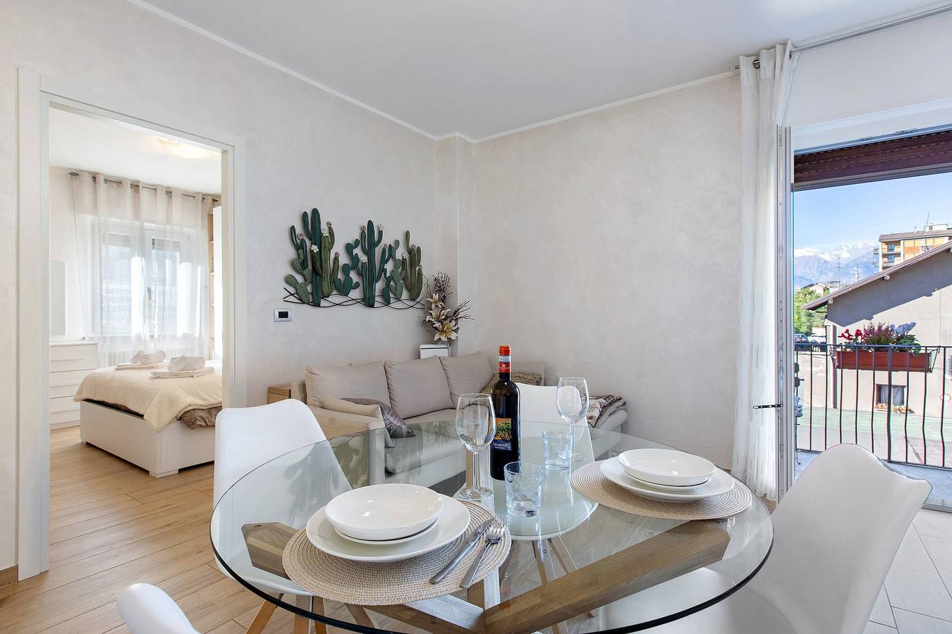 Apartamento entero, Apartamento 'Emmie House' con Vista a la Montaña, Balcón y Wi-Fi in Aosta, Alpes del Valais