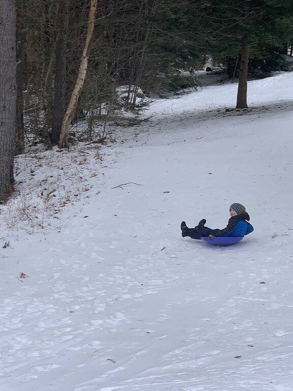 Log cabin for 4 people, with terrace and pool as well as yard in Adirondack Mountains