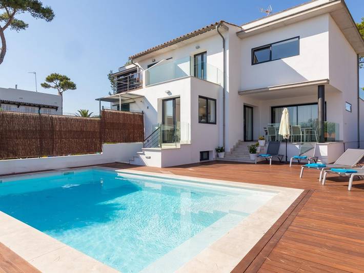 Chalet für 8 Personen, mit Balkon/Terrasse und Garten sowie Pool in Can Picafort