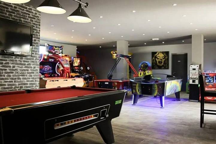 ZEcamping 3* animé piscine chauffée mobil-home TV BBQ 24m2 2 pers in Argentonnay, Deux-Sèvres