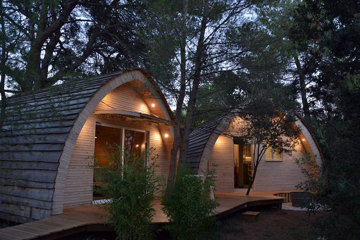 Gîte pour 4 personnes, avec jacuzzi ainsi que terrasse et jardin