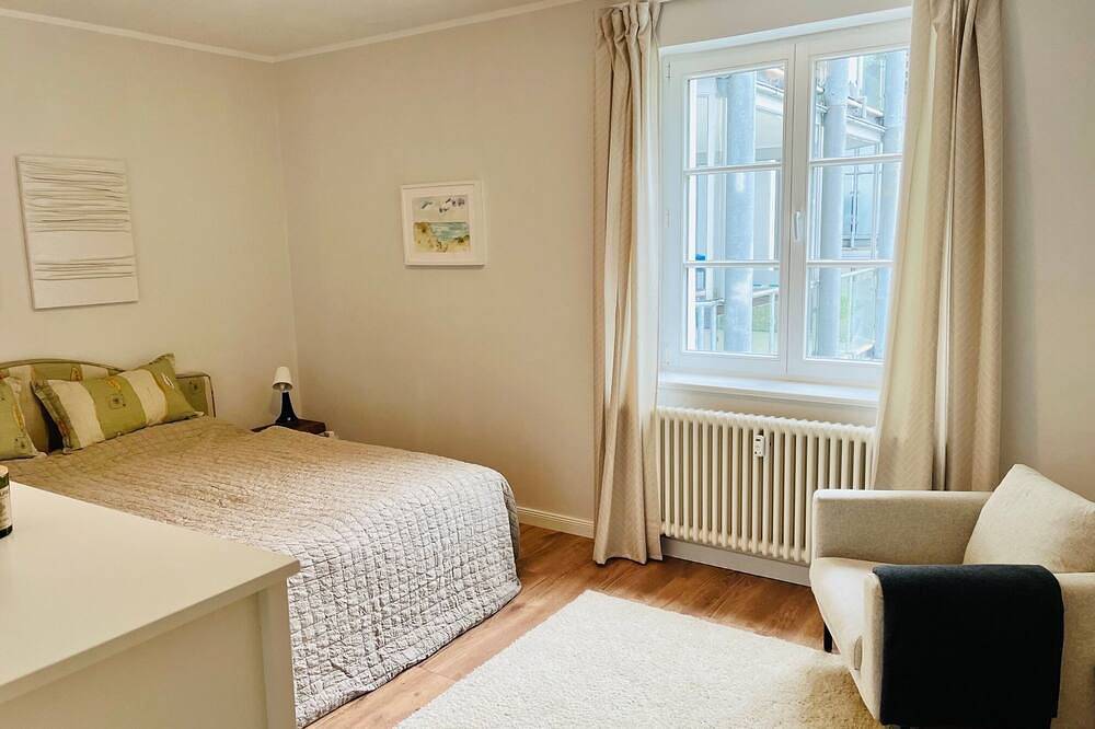 Ganze Wohnung, Traumwohnung mit Stadthafen-Panorama! Zwei Schlafzimmer und eigener Parkplatz! in Gehlsdorf, Rostock
