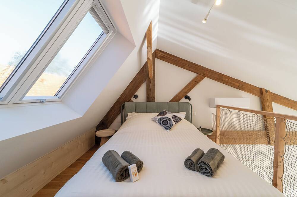 Ganze Wohnung, Cosy loft in former cannery: bright cocoon with mezzanine and terrace. in Saintes, Saintes und Umgebung