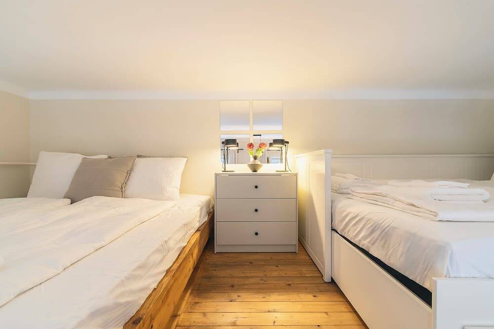 Entire apartment, Budapest Bliss: Gracious Retreat in Budapest, Central Hungary