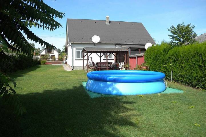 Ferienhaus für 6 Personen, mit Balkon und Garten