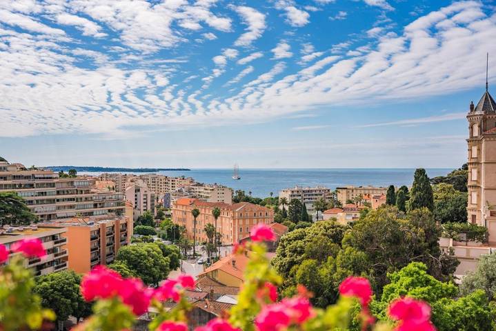 Gîte pour 4 personnes, avec vue et terrasse dans Chateau Et Parc Vallombrosa Cannes - 2