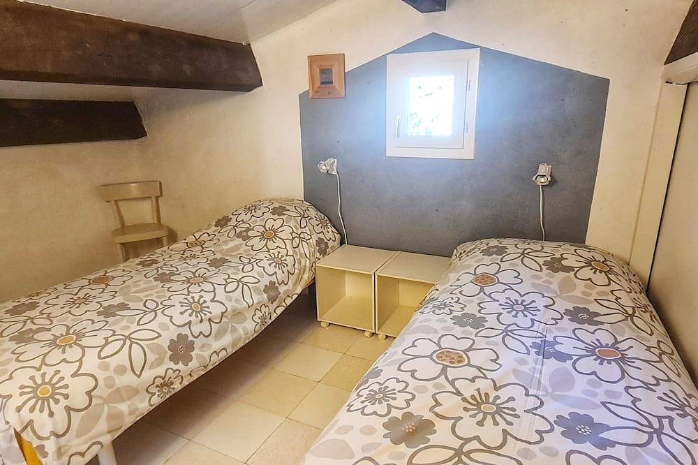 Gîte, 2*, air conditioned, in a peaceful setting between olive trees and pool in Salernes, Region de Draguignan