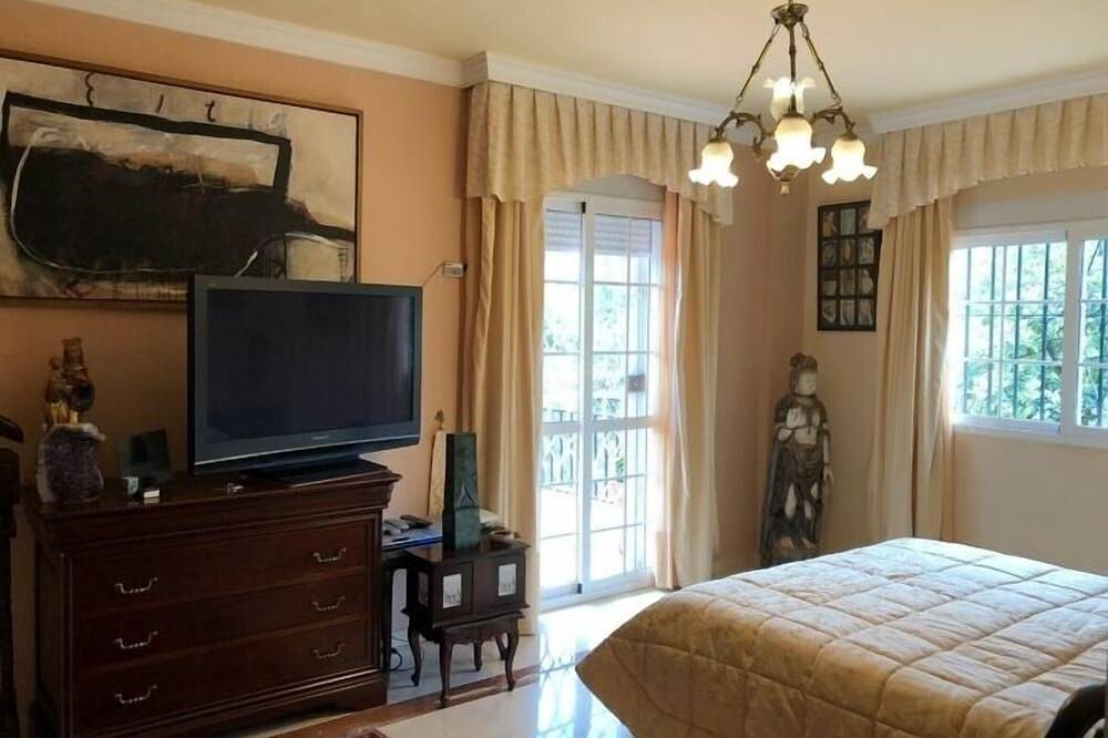 Villa Pinares-málaga: Pool, Garden, Garage, Wifi in Málaga (Este), Malaga