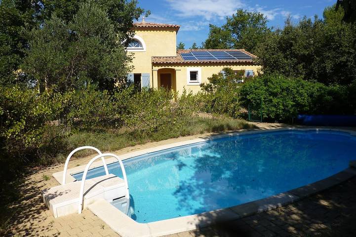 Location de vacances pour 6 personnes, avec terrasse ainsi que jardin et piscine à Viols-le-Fort