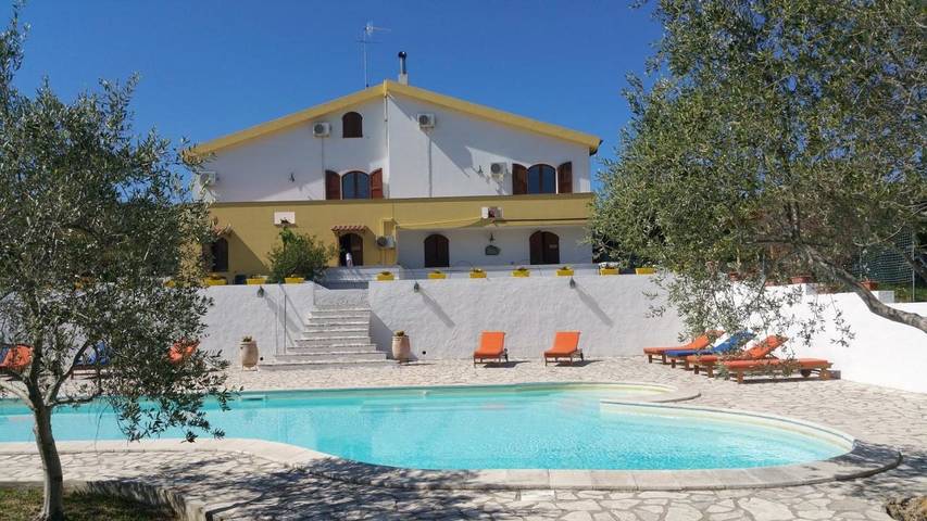 Appart’hôtel pour 2 personnes, avec Terrasse et Jacuzzi ainsi que Jardin et Piscine