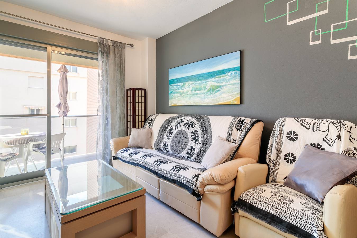 Apartamento entero, Apartamento 'Tu Descanso En La Playa' con piscina compartida, Wi-Fi y aire acondicionado. in San Juan Playa (Alicante), Costa Blanca
